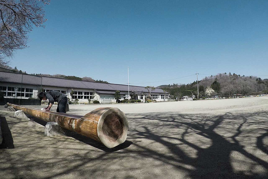 ひとつながりの長椅子/共生の跡